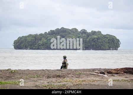 Buenaventura, Colombie. 07 août 2024. Membres de la garde de la marine colombienne au port de Buenaventura, Valle del Cauca Colombie, le 7 août 2024. Photo par : Sebastian Marmolejo/long Visual Press crédit : long Visual Press/Alamy Live News Banque D'Images