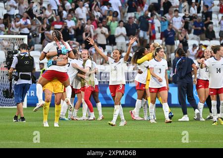 Decines Charpieu, France. 06 août 2024. Les joueuses américaines célèbrent, Football, demi-finale féminine entre les États-Unis et l'Allemagne lors des Jeux Olympiques de Paris 2024 le 6 août 2024 au stade Groupama de Decines-Charpieu près de Lyon, France - photo Federico Pestellini/Panoramic/DPPI Media Credit : DPPI Media/Alamy Live News Banque D'Images