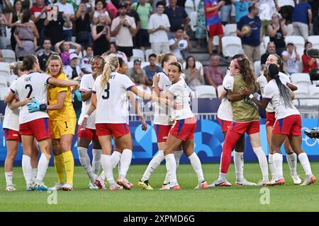 Decines Charpieu, France. 06 août 2024. Les joueuses américaines célèbrent, Football, demi-finale féminine entre les États-Unis et l'Allemagne lors des Jeux Olympiques de Paris 2024 le 6 août 2024 au stade Groupama de Decines-Charpieu près de Lyon, France - photo Federico Pestellini/Panoramic/DPPI Media Credit : DPPI Media/Alamy Live News Banque D'Images