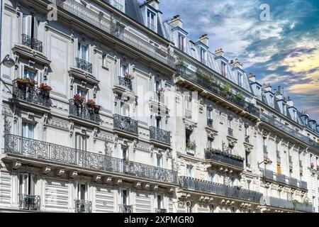 Paris, façades parisiennes dans le 5e arrondissement, rue Monge Banque D'Images