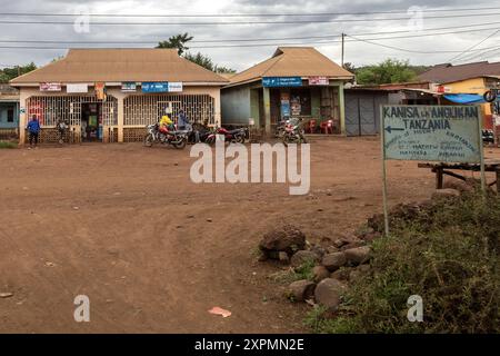 Magasins, MTO Wa Mbu, la rivière des moustiques, village, Arusha, Manyara, Tanzanie Banque D'Images