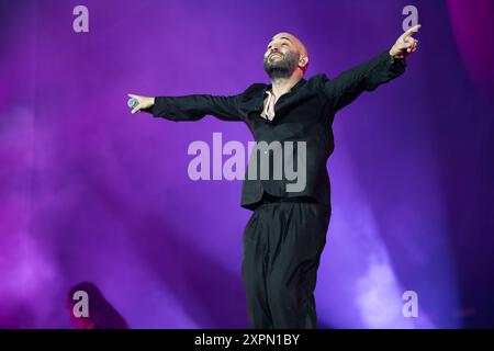 Giuliano Sangiorgi (Negramaro) se produit en concert au stade Maradona de Naples pour la tournée Da Sud a Nord - STADI 2024. (Photo Andrea Gulí / SOPA images/SIPA USA) Banque D'Images