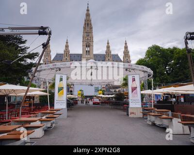 Vienne, Autriche - 21 juillet 2023. Festival du film de Vienne, la plus grande culture d'Europe, festival culinaire. espace restaurant vide avant l'ouverture du festival Banque D'Images