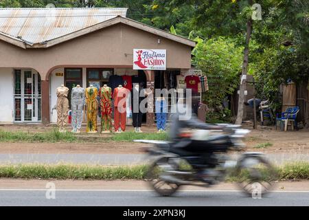 Magasin local, MTO Wa Mbu, la rivière des moustiques, village, Arusha, Manyara, Tanzanie Banque D'Images