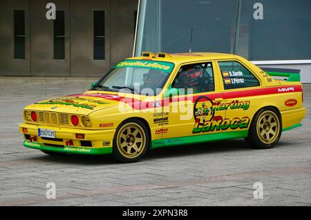 Pilote de rallye espagnol Daniel 'Dani' Sordo Castillo BMW M3 E30 17ème Cristian Lopez Rally Palacio de Deportes Santander Cantabrie Espagne 2 août 2024 Banque D'Images