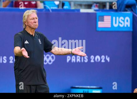 Lyon, France. 06 août 2024. Horst Hrubesch, entraîneur, team manager DFB Women, Bundestrainer, Chef-entraîneur DFB Frauen, au match de demi-finale olympique féminin ALLEMAGNE - USA 0-1 N.V. au stade de Lyon à Lyon le 6 août 2024 à Lyon, France. Saison 2024/2025 photographe : ddp images/STAR-images crédit : ddp Media GmbH/Alamy Live News Banque D'Images