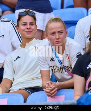 Lyon, France. 06 août 2024. Lena Oberdorf, Lea Schueller, Schueller DFB Frauen 7 au match de demi-finale olympique féminin ALLEMAGNE - USA 0-1 N.V. au stade de Lyon à Lyon le 6 août 2024 à Lyon, France. Saison 2024/2025 photographe : ddp images/STAR-images crédit : ddp Media GmbH/Alamy Live News Banque D'Images