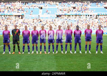 Présentation de l'équipe et hymne : Giulia Gwinn, DFB Frauen 15 Ann-Katrin Berger, gardienne de but DFB Frauen 12 Marina HEGERING, DFB Frauen 5 Felicitas Rauch, DFB Frauen 19 Kathrin-Julia HENDRICH, DFB Frauen 3 Janina Minge, DFB Frauen 6 Sjoeke Nuesken, DFB Frauen 9 Sydney Lohmann, DFB Frauen 8 Nicole Anyomi, DFB Frauen 21 Jule Brand, DFB Frauen 16 Klara Buehl, DFB Frauen 17 au match de demi-finale olympique féminin ALLEMAGNE - USA 0-1 N.V. au stade de Lyon à Lyon le 6 août 2024 à Lyon, France. Saison 2024/2025 photographe : ddp images/STAR-images Banque D'Images