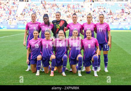 Présentation de l'équipe et hymne : Giulia Gwinn, DFB Frauen 15 Ann-Katrin Berger, gardien de but DFB Frauen 12 Marina HEGERING, DFB Frauen 5 Felicitas Rauch, DFB Frauen 19 Kathrin-Julia HENDRICH, DFB Frauen 3 Janina Minge, DFB Frauen 6 Sjoeke Nüsken, DFB Frauen 9 Sydney Lohmann, DFB Frauen 8 Nicole Anyomi, DFB Frauen 21 Jule Brand, DFB Frauen 16 Klara Bühl, DFB Frauen 17 au match de demi-finale olympique féminin ALLEMAGNE - USA 0-1 N.V. au stade de Lyon à Lyon le 6 août 2024 à Lyon, France. Photographe de la saison 2024/2025 : Peter Schatz Banque D'Images