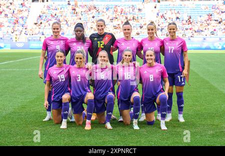 Présentation de l'équipe et hymne : Giulia Gwinn, DFB Frauen 15 Ann-Katrin Berger, gardien de but DFB Frauen 12 Marina HEGERING, DFB Frauen 5 Felicitas Rauch, DFB Frauen 19 Kathrin-Julia HENDRICH, DFB Frauen 3 Janina Minge, DFB Frauen 6 Sjoeke Nüsken, DFB Frauen 9 Sydney Lohmann, DFB Frauen 8 Nicole Anyomi, DFB Frauen 21 Jule Brand, DFB Frauen 16 Klara Bühl, DFB Frauen 17 au match de demi-finale olympique féminin ALLEMAGNE - USA 0-1 N.V. au stade de Lyon à Lyon le 6 août 2024 à Lyon, France. Photographe de la saison 2024/2025 : Peter Schatz Banque D'Images