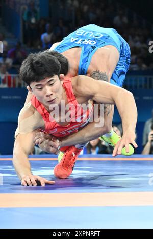 SOGABE Kyotaro Japan (JPN) vs Luis Alberto ORTA SANCHEZ (CUB), Mgr 67kg 1/8 Wrestling au champ-de-mars Arena, lors des Jeux Olympiques de Paris 2024, 07 août 2024, Paris, France. Crédit : Enrico Calderoni/AFLO SPORT/Alamy Live News Banque D'Images