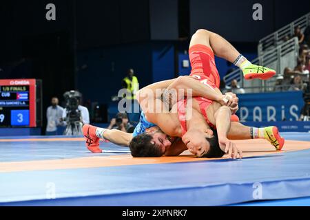 SOGABE Kyotaro Japan (JPN) vs Luis Alberto ORTA SANCHEZ (CUB), Mgr 67kg 1/8 Wrestling au champ-de-mars Arena, lors des Jeux Olympiques de Paris 2024, 07 août 2024, Paris, France. Crédit : Enrico Calderoni/AFLO SPORT/Alamy Live News Banque D'Images