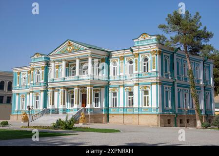 SAMARCANDE, OUZBÉKISTAN - 14 SEPTEMBRE 2022 : le bâtiment historique de l'ancienne banque russo-chinoise (1899). Samarcande, Ouzbékistan Banque D'Images