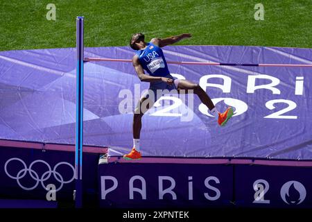 Paris, France. 07 août 2024. Shelby McEwen de Team USA participe à la qualification masculine de saut en hauteur au stade de France lors des Jeux Olympiques d'été de Paris 2024 à Paris, France, le mercredi 7 août 2024. McEwan s'est qualifié pour la finale avec un saut de 2,27 mètres. Photo de Paul Hanna/UPI crédit : UPI/Alamy Live News Banque D'Images