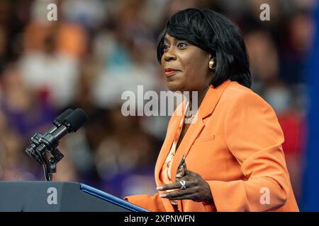 Philadelphie, États-Unis. 06 août 2024. Cherelle Parker, maire de Philadelphie, parle lors du rassemblement au Liacouras Center à Temple University à Philadelphie, PA en tant que gouverneur du Minnesota Tim Walz a été présenté par la vice-présidente Kamala Harris en tant que coéquipière (photo de Lev Radin/Pacific Press) crédit : Pacific Press Media production Corp./Alamy Live News Banque D'Images