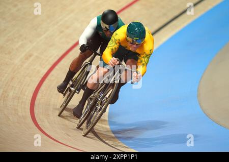 L'australien Matthew Richardson lors du sprint masculin au vélodrome national de Saint-Quentin-en-Yvelines, le douzième jour des Jeux Olympiques de Paris 2024 en France. Date de la photo : mercredi 7 août 2024. Banque D'Images