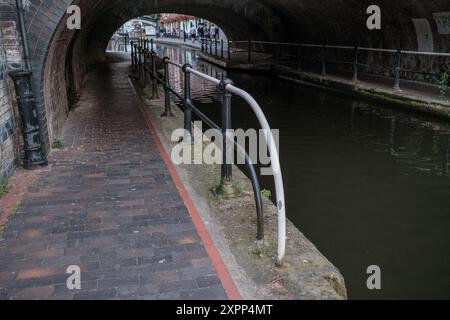 Madrid, Espagne. 07 août 2024. Vue du Gas Street Basin de Birmingham, un réseau de canaux construit en 1773 pour un usage industriel, à Birmingham, le 7 août 2024, Royaume-Uni crédit : Sipa USA/Alamy Live News Banque D'Images