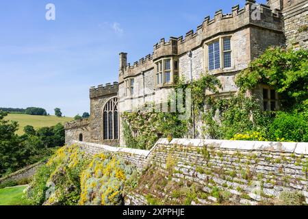 Haddon Hall Derbyshire - aspect arrière et contrefort mural Haddon Hall un manoir médiéval près de Bakewell Derbyshire Peak District Angleterre Royaume-Uni GB Europe Banque D'Images