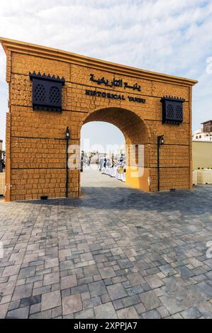 La porte d'entrée de la partie historique de Yanbuʿ al-Bahr, également connue sous le nom de Yanbu, Yambo, ou Yenbo est un port important sur la mer Rouge, avec la vieille ville historique, Sau Banque D'Images