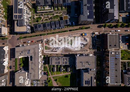 Vue aérienne de haut en bas de l'infrastructure résidentielle de Noorderhaven dans la ville néerlandaise de Zutphen. Développement urbain et planification vu d'en haut. Banque D'Images