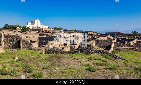 Ruines antiques de la ville de Pompéi (Scavi di Pompei), Naples, Italie. Vue de l'ancienne ville de Pompéi, Pompéi est une ancienne ville romaine morte de l'éruption du mou Banque D'Images