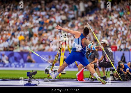 Paris, Ile de France, France. 6 août 2024. Le Français TEURA'ITERA'i TUPAIA (FRA), participe à la qualification de lancer Javelin masculin au stade de France lors des Jeux olympiques d'été de Paris en 2024. (Crédit image : © Walter Arce/ZUMA Press Wire) USAGE ÉDITORIAL SEULEMENT! Non destiné à UN USAGE commercial ! Banque D'Images