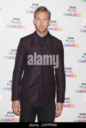 Londres, Royaume-Uni, 11 décembre 2014. Calvin Harris assiste aux BBC Music Awards au Earl's court Exhibition Centre le 11 décembre 2014 à Londres, Angleterre, Royaume-Uni. Crédit : S.A. / Alamy Live News Banque D'Images