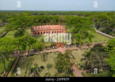 Vue aérienne de la mosquée Sixty Dome et du parc, Bagerhat, Bagerhat District, Bangladesh, Asie Banque D'Images