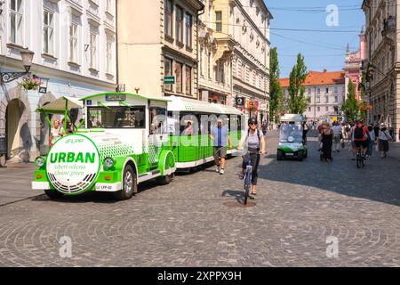 Ljubljana, Slovénie - 28 juillet 2024 : Ljubljana offre différents types de mobilité urbaine pour les touristes, tels que les trains, les vélos ou les poussettes. Banque D'Images