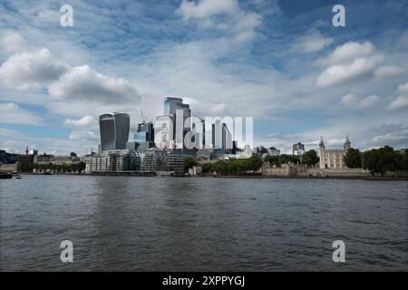 Tower Bridge vue depuis Walkway août 2024 ville de Londres montrant 20 Fenchurch Street également connu sous le nom de Walkie Talkie, Banque D'Images