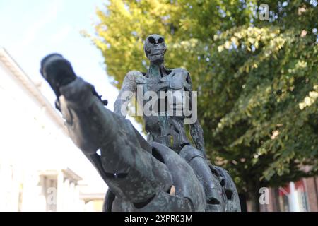 L'un des quatre cavaliers de l'Apocalypse de Rik Poot dans le parc et jardin Arentshof à Bruges, Belgique Banque D'Images