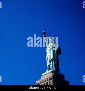 Statue de la liberté, ciel bleu, New York City, état de New York, NYC, ÉTATS-UNIS, Banque D'Images