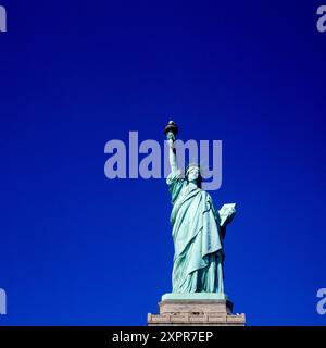 Statue de la liberté, ciel bleu, New York City, état de New York, NYC, ÉTATS-UNIS, Banque D'Images