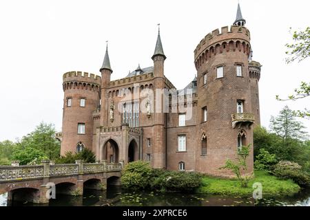 Château de Moyland, château à douves, musée d'art moderne, Bedburg-Hau, Bas-Rhin, Rhénanie du Nord-Westphalie, Allemagne Banque D'Images