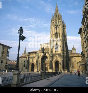 Cathédrale de la Plaza de Alfonso II el Casto. Oviedo. Les Asturies. Espagne Banque D'Images