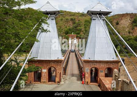 Puente de Occidente (pont de l'Ouest), la rivière Cauca, Santa Fe de Antioquia, département d'Antioquia, Colombie Banque D'Images