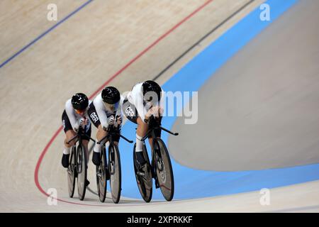 Saint Quentin en Yvelines, France. 07 août 2024. Jeux olympiques, Paris 2024, cyclisme, piste, poursuite par équipe sur 4000 m, femmes, course pour la 5ème place, l'équipe allemande en action. Crédit : Rolf Vennenbernd/dpa/Alamy Live News Banque D'Images