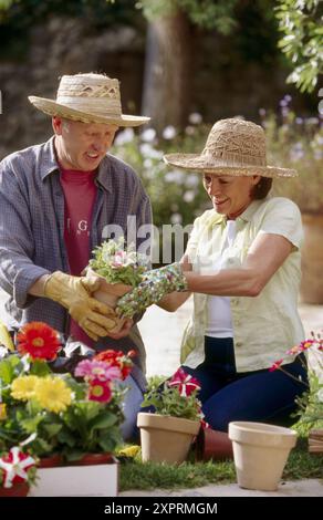 Orary, coopération, couple, couples, jour, extérieur, expression faciale, expressions faciales, femme Banque D'Images