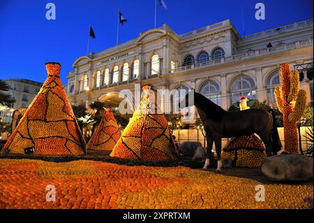 Lors du festival de la Fête du citron, d’immenses sculptures recouvertes d’agrumes sont exposées dans le jardin des Bioves, Menton, Côte d’Azur, Alpes-Maritimes Banque D'Images