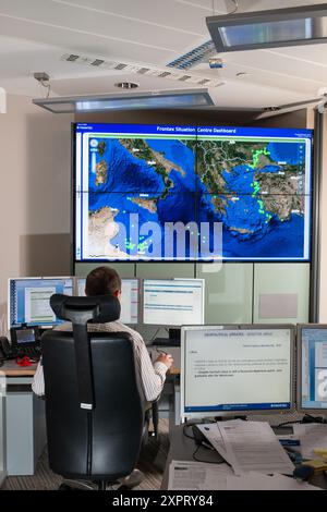 Centre de situation FRONTEX au siège de Varsovie, coordonnant la surveillance et la protection des frontières extérieures de l'Union européenne. Surveille les mises à jour géopolitiques et met en œuvre le programme de surveillance EUROSUR. Banque D'Images