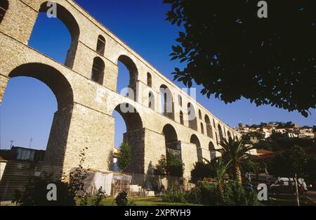 Aqueduc de Kavala, construit sous le règne de Suleiman II le magnifique (1520-1530). Macédoine grecque Banque D'Images