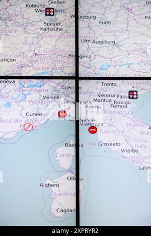 Centre de situation Frontex au siège de Varsovie montrant une carte de l'Europe avec des points de surveillance. L'agence de l'UE coordonne la protection des frontières et le programme Eurosur. Banque D'Images