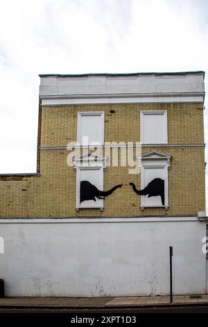 Deux éléphants comme murale de Banksy sur Edith Street, Chelsea Banque D'Images