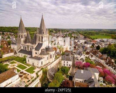 Collégiale de Saint-Ours, románico y gótico. Fue edificada entre los siglos XI an XII, Loches, Indre, France,Europe de l'Ouest. Banque D'Images