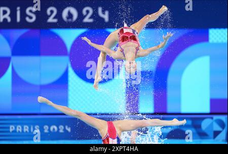 Saint Denis. 7 août 2024. Team France concourt lors de la routine acrobatique par équipe de natation artistique aux Jeux Olympiques de Paris 2024 à Saint-Denis, France, le 7 août 2024. Crédit : Xue Yuge/Xinhua/Alamy Live News Banque D'Images