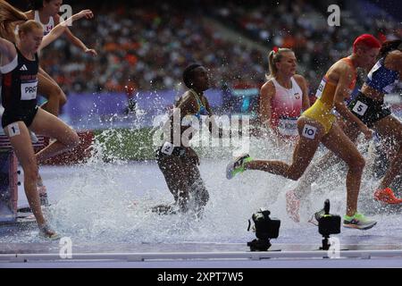 Paris, Ile de France, France. 4 août 2024. Athlétisme action 3000m Steeplechase féminin Round 1 lors des Jeux Olympiques de Paris 2024 au stade de France à Saint-Denis, France. (Crédit image : © Scott Mc Kiernan/ZUMA Press Wire) USAGE ÉDITORIAL SEULEMENT! Non destiné à UN USAGE commercial ! Banque D'Images