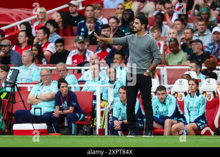 Londres, Royaume-Uni. 07 août 2024. Le manager d'Arsenal Mikel Arteta fait un geste sur la ligne de touche lors du match amical de pré-saison Arsenal FC contre Bayer 04 Leverkusen à l'Emirates Stadium, Londres, Angleterre, Royaume-Uni le 7 août 2024 Credit : Every second Media/Alamy Live News Banque D'Images