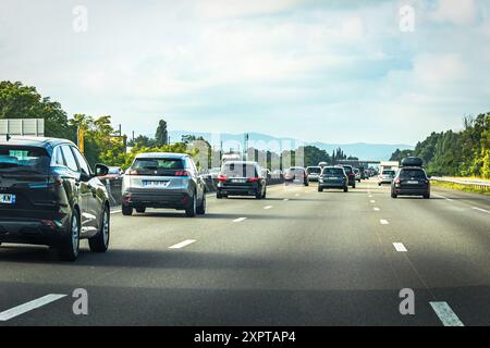 Voitures à une station de péage sur l'autoroute A7, retour des vacances en juillet Banque D'Images