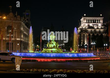 Madrid, Espagne. 07 août, 2024.ce soir, le conseil municipal de Madrid a illuminé la fontaine de la Plaza de Cibeles et la façade du Palacio de Cibeles en hommage au peuple vénézuélien. Crédit : D. Canales Carvajal/Alamy Live News Banque D'Images