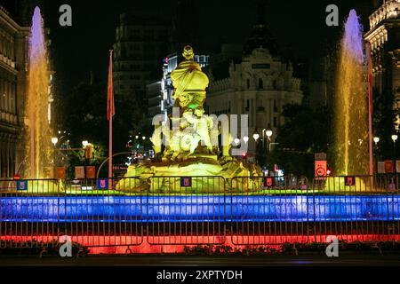 Madrid, Espagne. 07 août, 2024.ce soir, le conseil municipal de Madrid a illuminé la fontaine de la Plaza de Cibeles et la façade du Palacio de Cibeles en hommage au peuple vénézuélien. Crédit : D. Canales Carvajal/Alamy Live News Banque D'Images